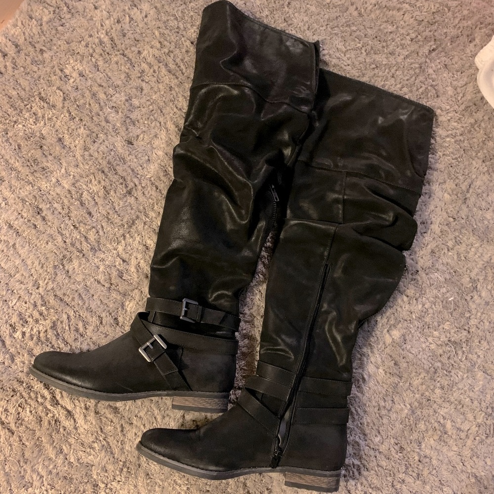 Over the Knee Carlos Santana Flat Heeled Boots